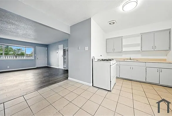 7123 Holly St #D — Photo 12