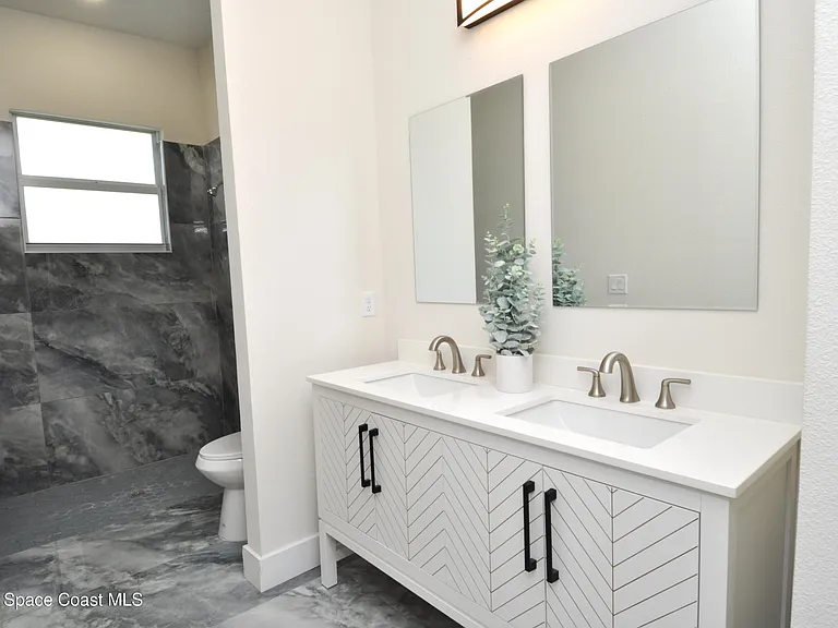 1043 Walden Blvd SE — Photo 20