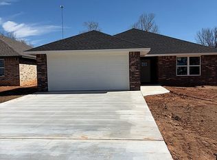 1200 N 2nd St, Marlow, OK 73055