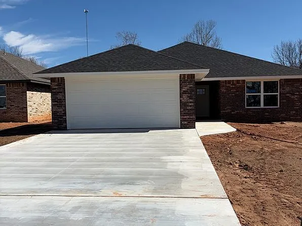 1200 N 2nd St, Marlow, OK 73055