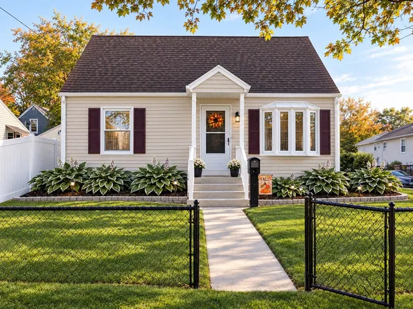 7 Campechi St, Springfield, MA 01104