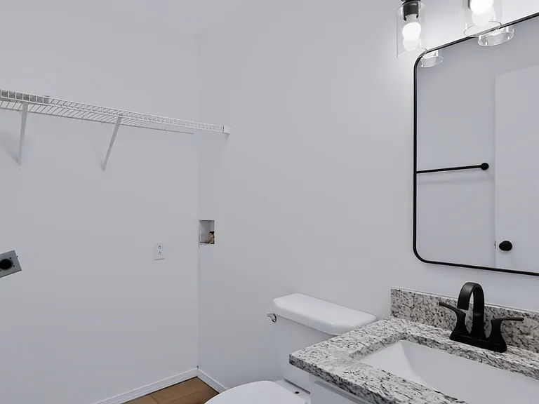 711 S Walker St #B — Photo 5