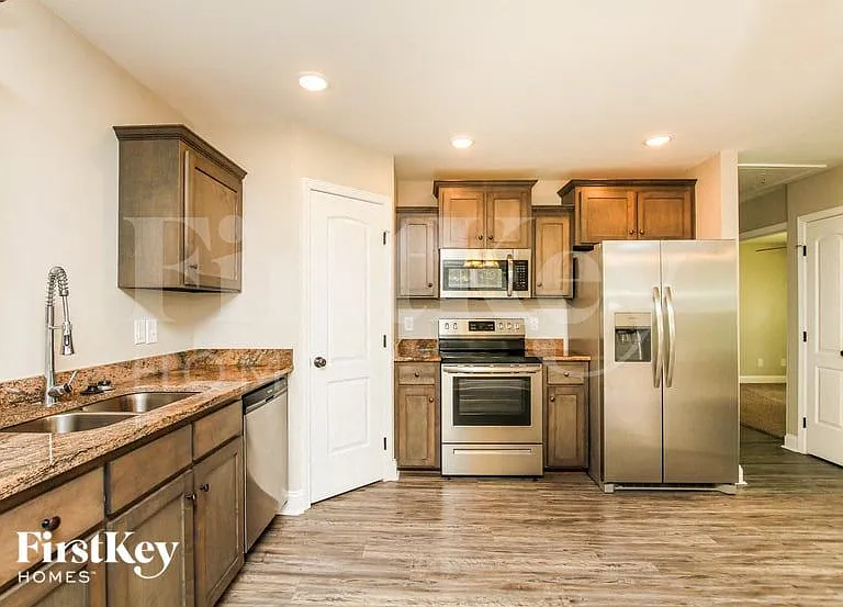 96 Peachtree Ave NW — Photo 6
