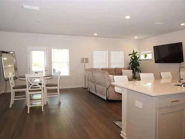 733 Gabby Point — Photo 9