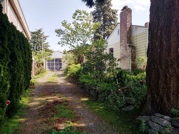 5th image of 648 14th Ave W