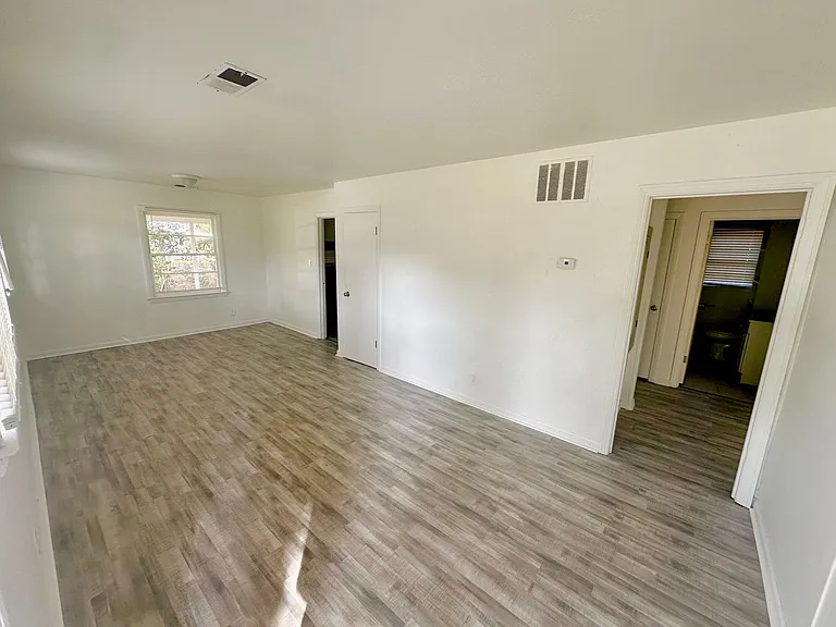 108 Smith Pl — Photo 4