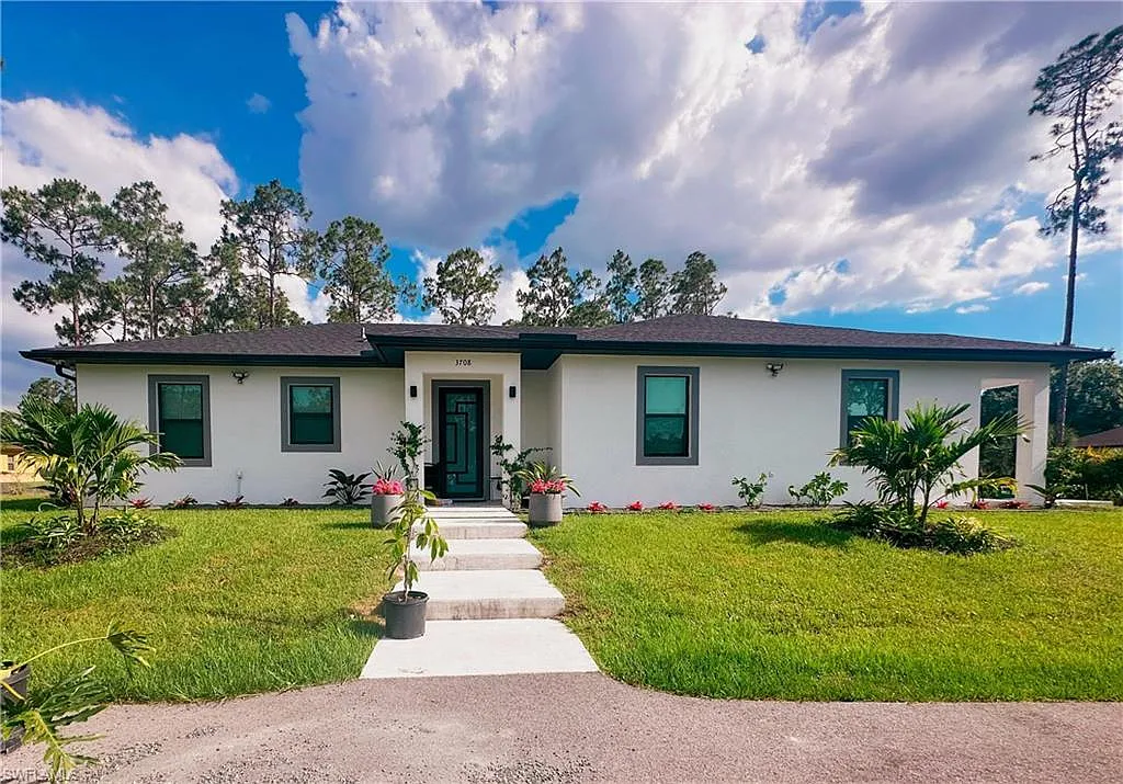 2 bed, 1.0 bath, 1820 sqft, $2,200 — Photo 1