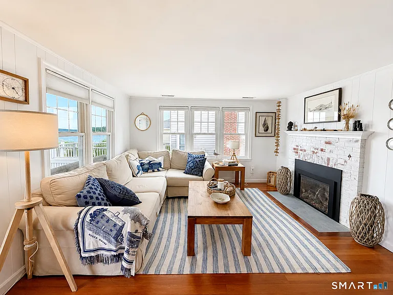 10 Reeves Ave — Photo 8