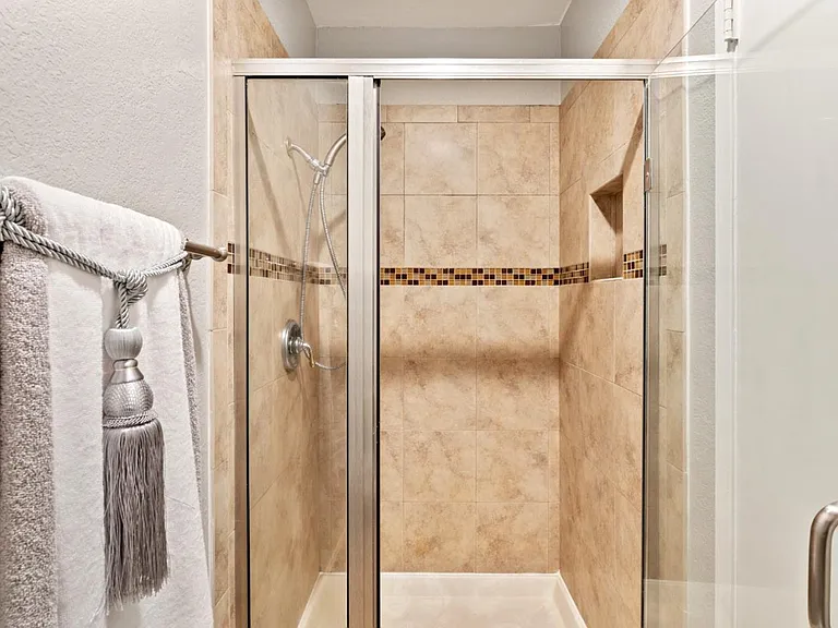 4880 Creekwood Dr — Photo 29