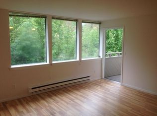 802 N 43rd St APT 303, Seattle, WA 98103