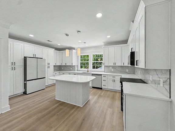 4th image of 2231 Clinton St