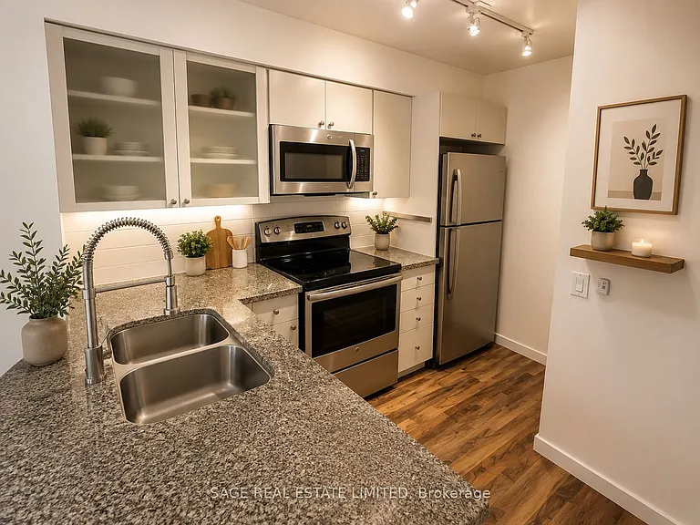 1005 King St W #518 — Photo 2