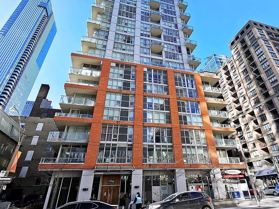 126 Simcoe St #707