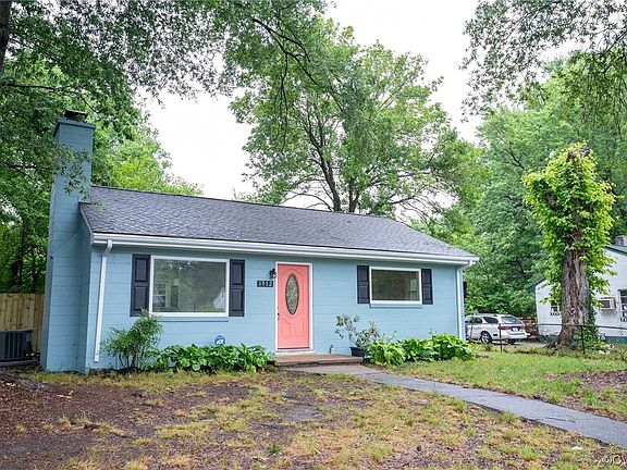 3rd image of 1912 Oak Hill Ln