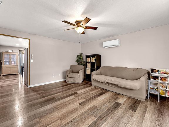 3rd image of 5011 NE 151st Ave