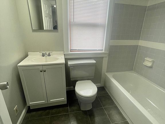 5th image of 208 Colvin Ave #1