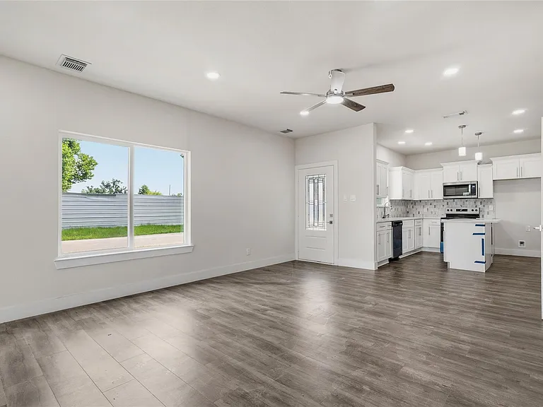 8027 Virgil St — Photo 10