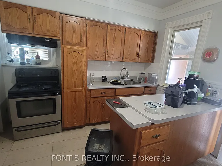 452 Confederation St #1 — Photo 4