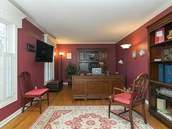 3rd image of 10 Pine Forest Ln