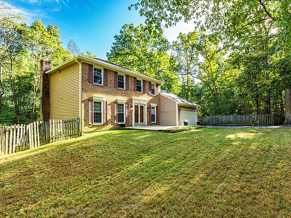 3rd image of 7795 Fern Oak Ct