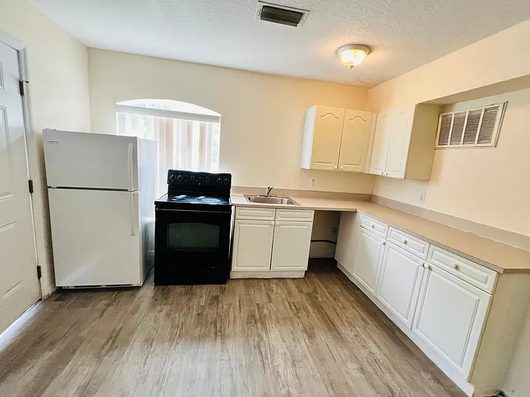 337 Coconut Palm Way #B — Photo 9