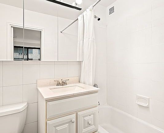 5th image of 16 W 16th St APT 5GN