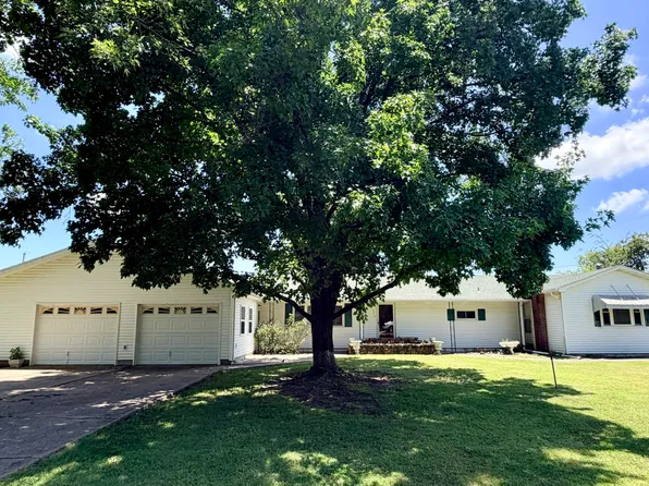 301 E Church Ave, Fairland, OK 74343