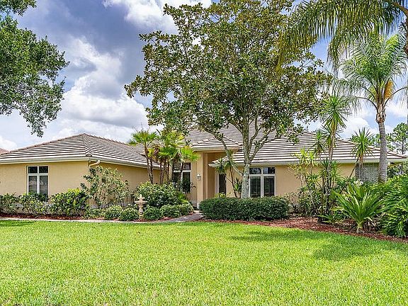 3rd image of 8019 Plantation Lakes Dr