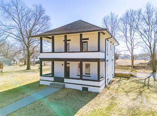 2017 Irwin Dr, Columbus, IN 47201