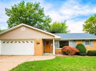 1115 S 7th St, Pekin, IL 61554