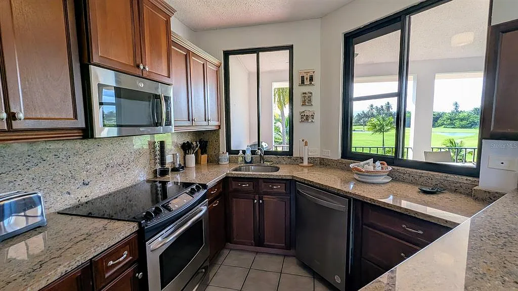 3 bed, 2.0 bath, 2600 sqft, $3,500 — Photo 4
