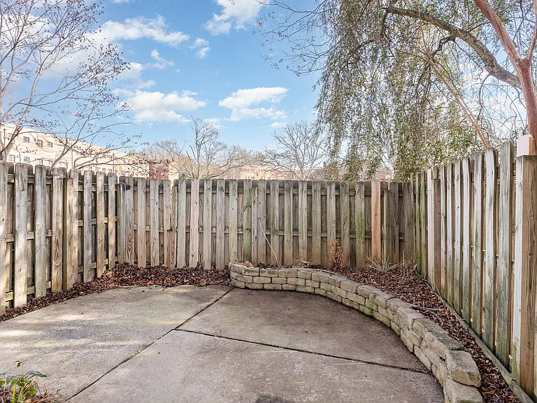 111 Ellington Oaks Ct — Photo 23
