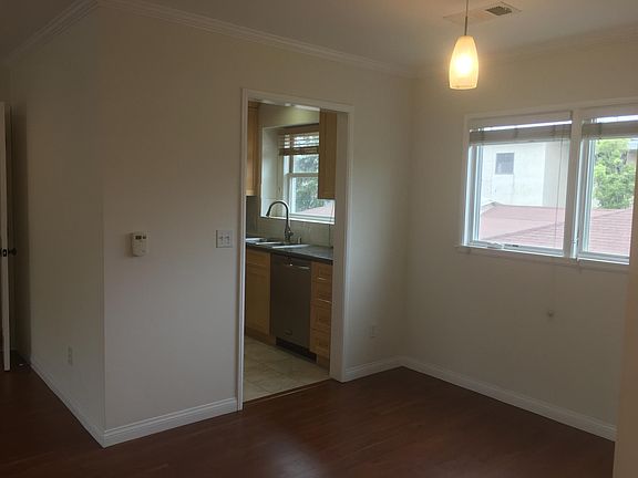 Diningroom to Kitchen