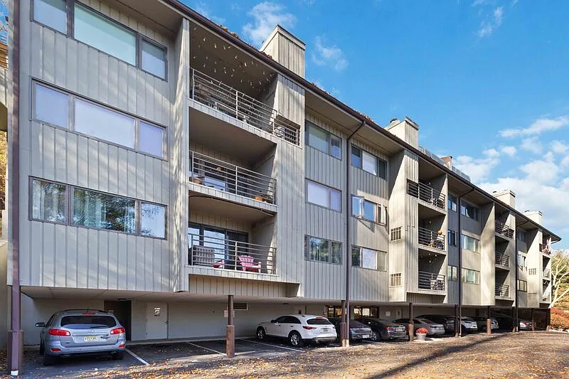61 Mount Kemble Ave #308