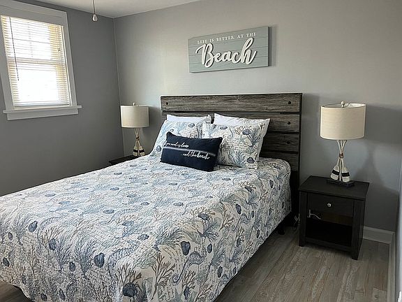 5th image of 212 Marine St