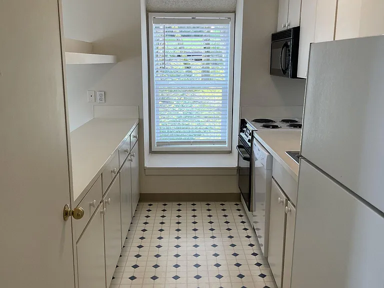 100 Kerr Pkwy #26 — Photo 4