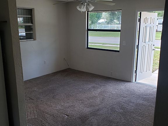 5th image of 406 Oak St