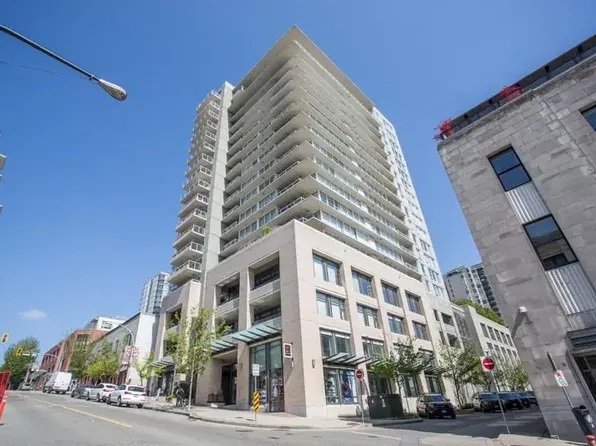 39 6th St, New Westminster, BC V3L 0B3