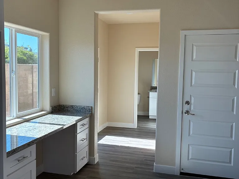 3621 Venice Ave — Photo 9