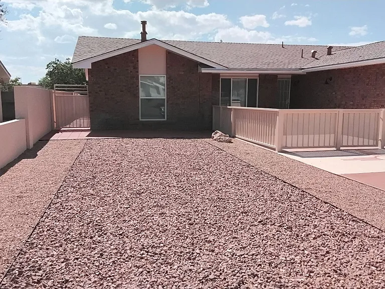 7405 Mayflower Rd NE — Photo 3