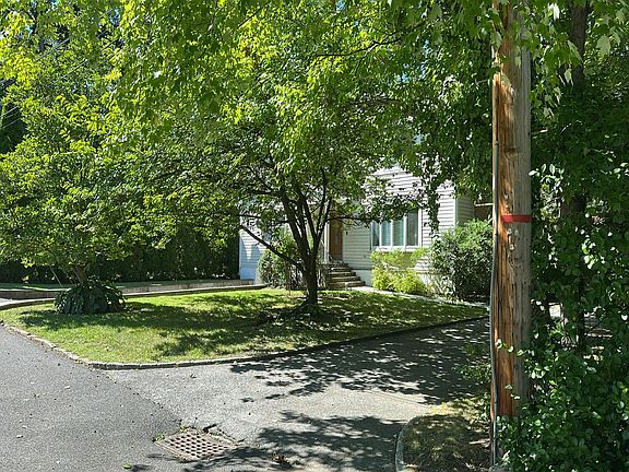 3rd image of 66 Shadow Ln