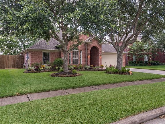 2nd image of 127 Greenridge Cir