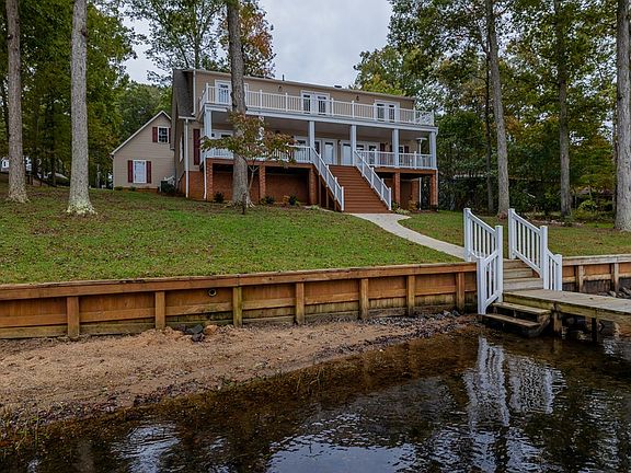 3rd image of 192 W Harbor Dr