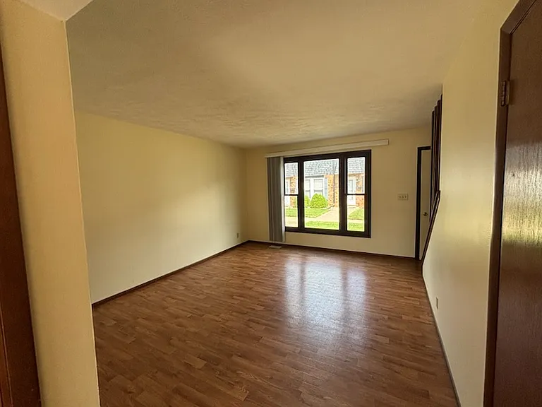1911 Canterbury Dr #D — Photo 10