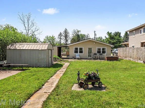 657 Dunleavy Dr, Highland, MI 48356