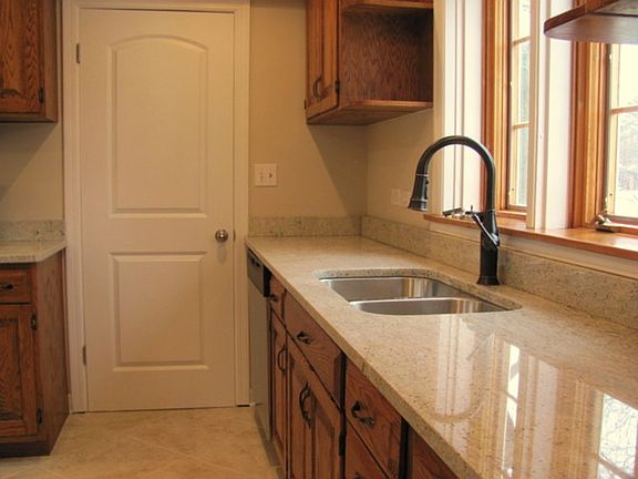 4th image of 503 N Lincoln Ln