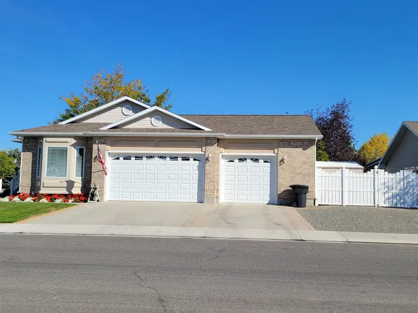611 Cedarwood Dr, Powell, WY 82435