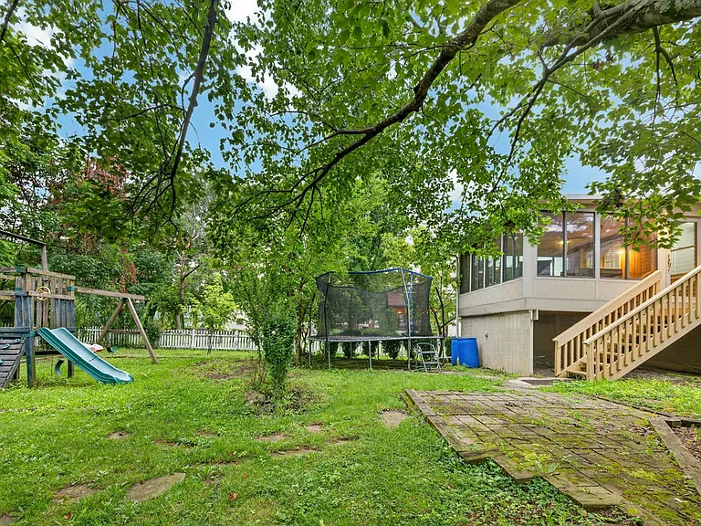 423 Doverwood Dr — Photo 27