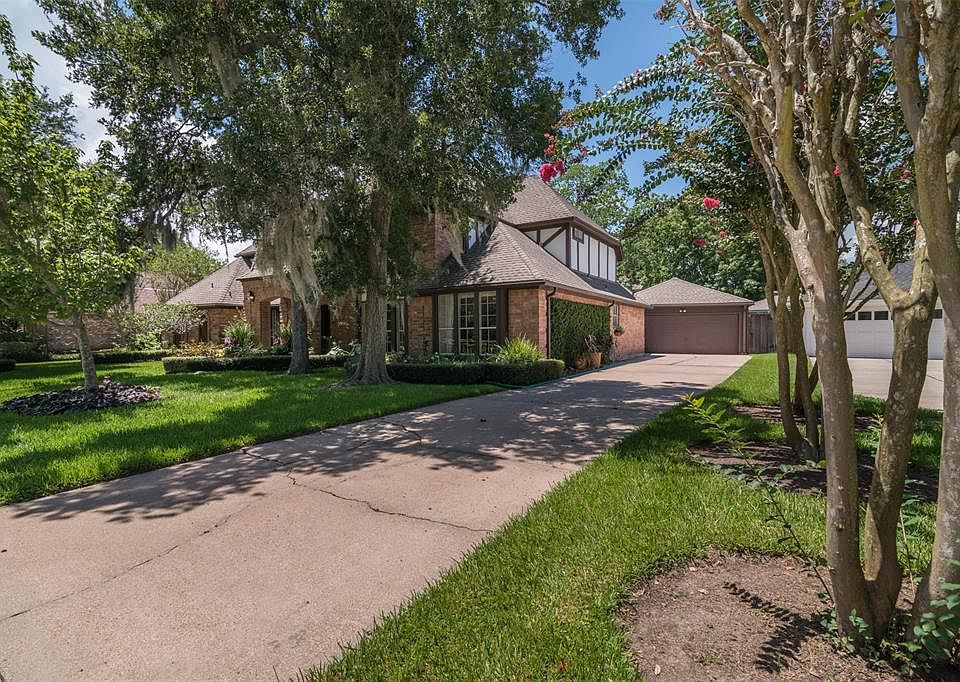 1st image of 16315 Laurelfield Dr