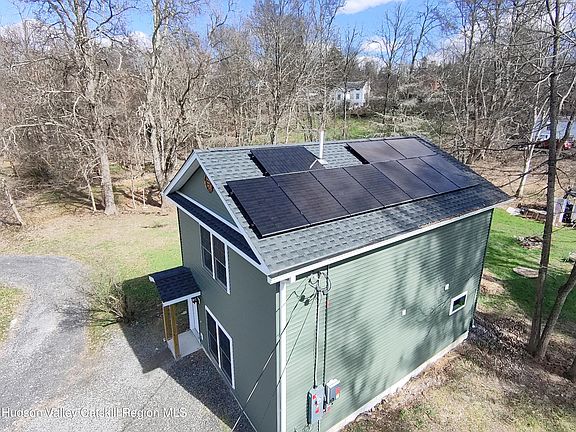 4th image of 560 Berme Road